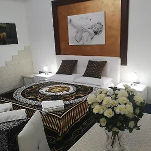 https://apt-marilyn.taorminaitalyhotels.com